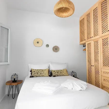 Eirini - Emporio - Santorini * Emporio (Santorini)